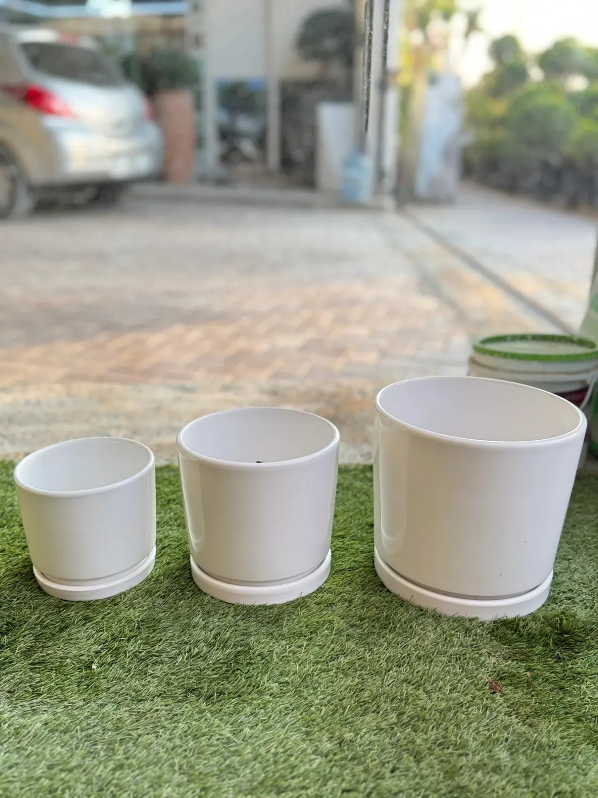 Minimalist White Ceramic Pot Set (3 Sizes) with drainage trays, modern indoor and outdoor planters in Dubai.